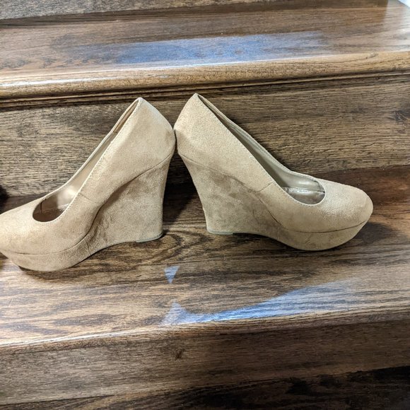 Brand New Montego Bay brown Wedge & Trash Tan Suede wedge heels used once SIze 9 - Picture 5 of 7